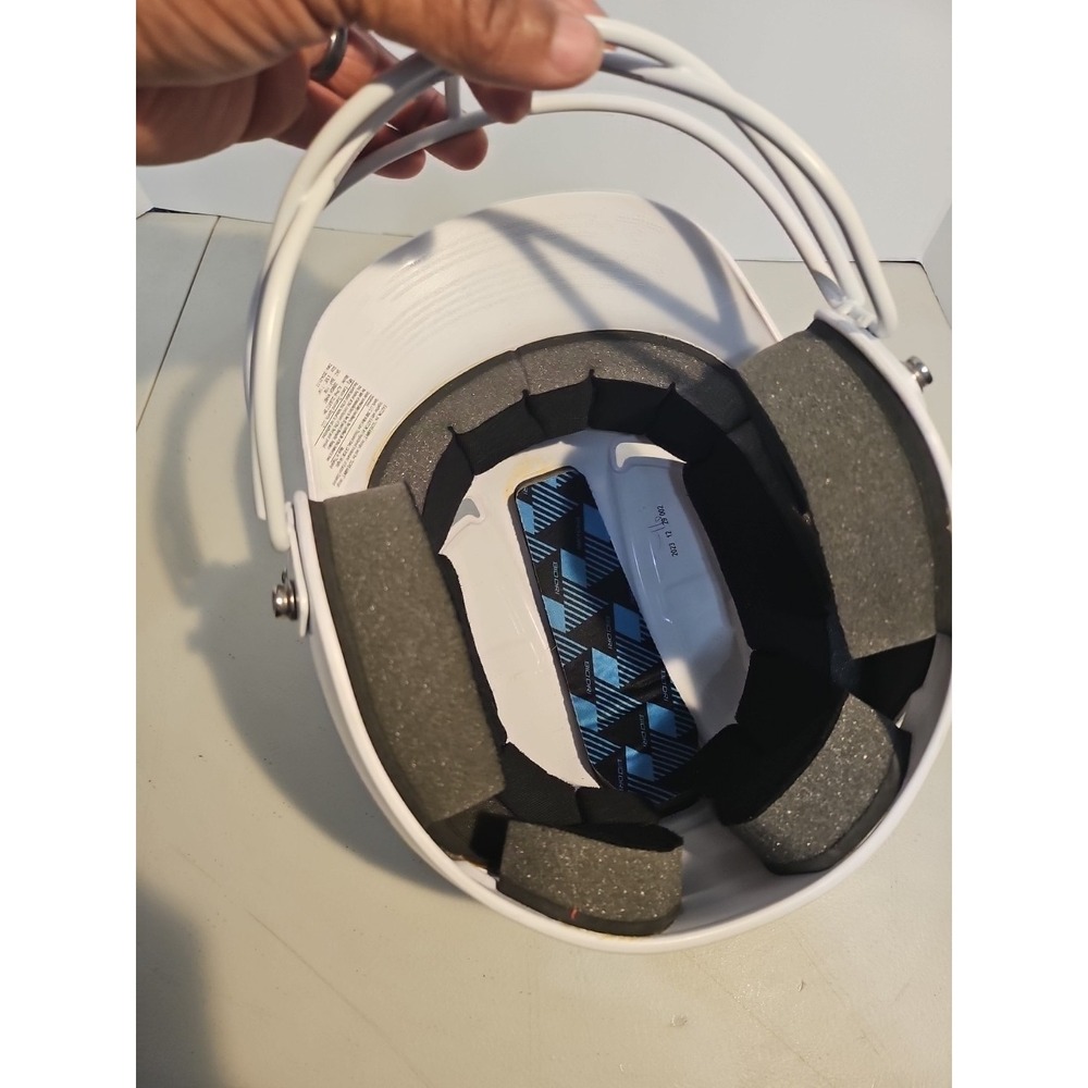 Easton Alpha Quartz Softball Battling Helmet - White size: M/L 6 5/8 - 7 1/4 - Picture 8 of 11